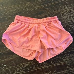 Hotty Hot Lulu Lemon 2.5” Bright Coral Shorts size 6 EUC